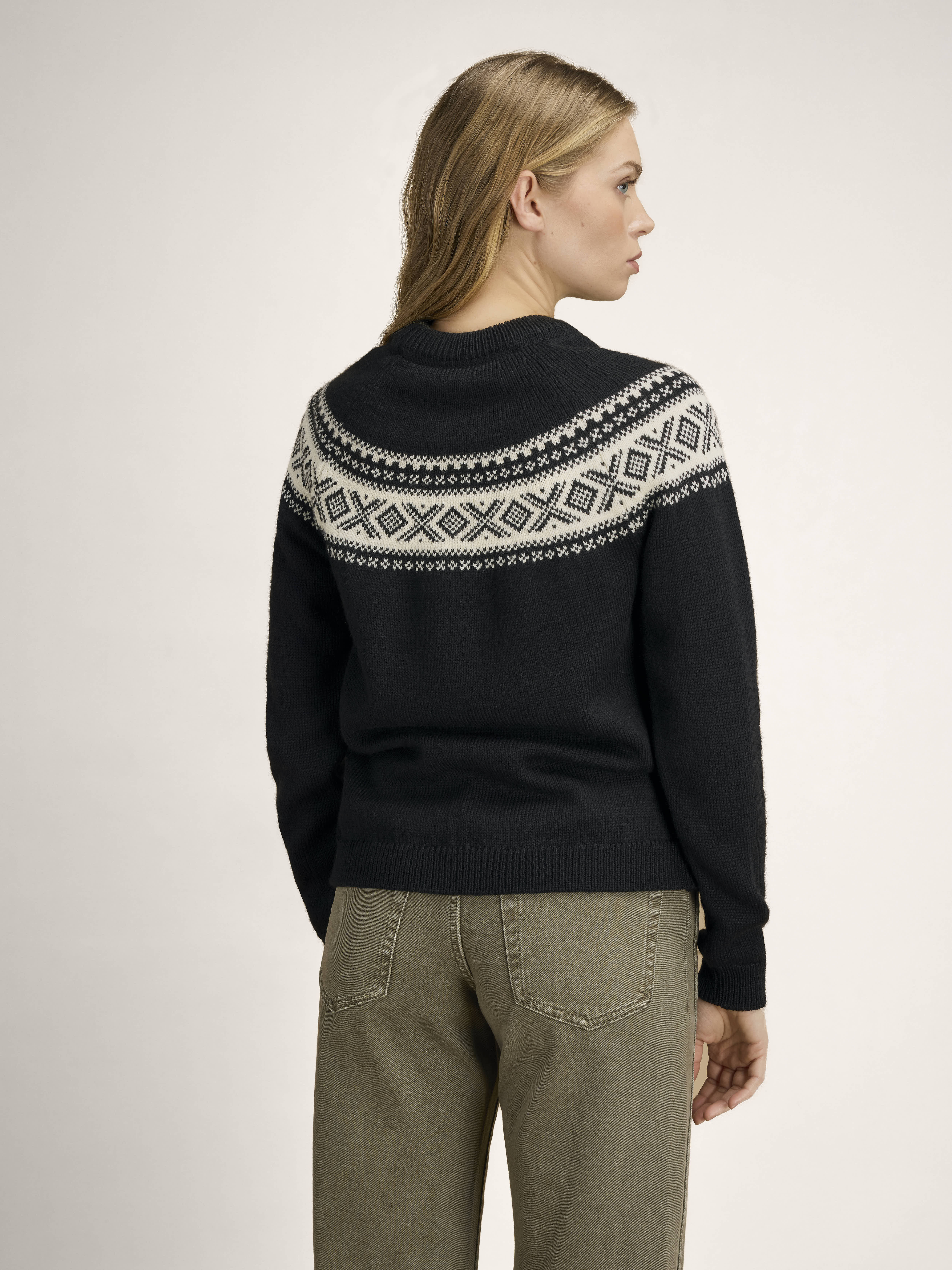 Vågsøy women’s wool sweater  Black Offwhite