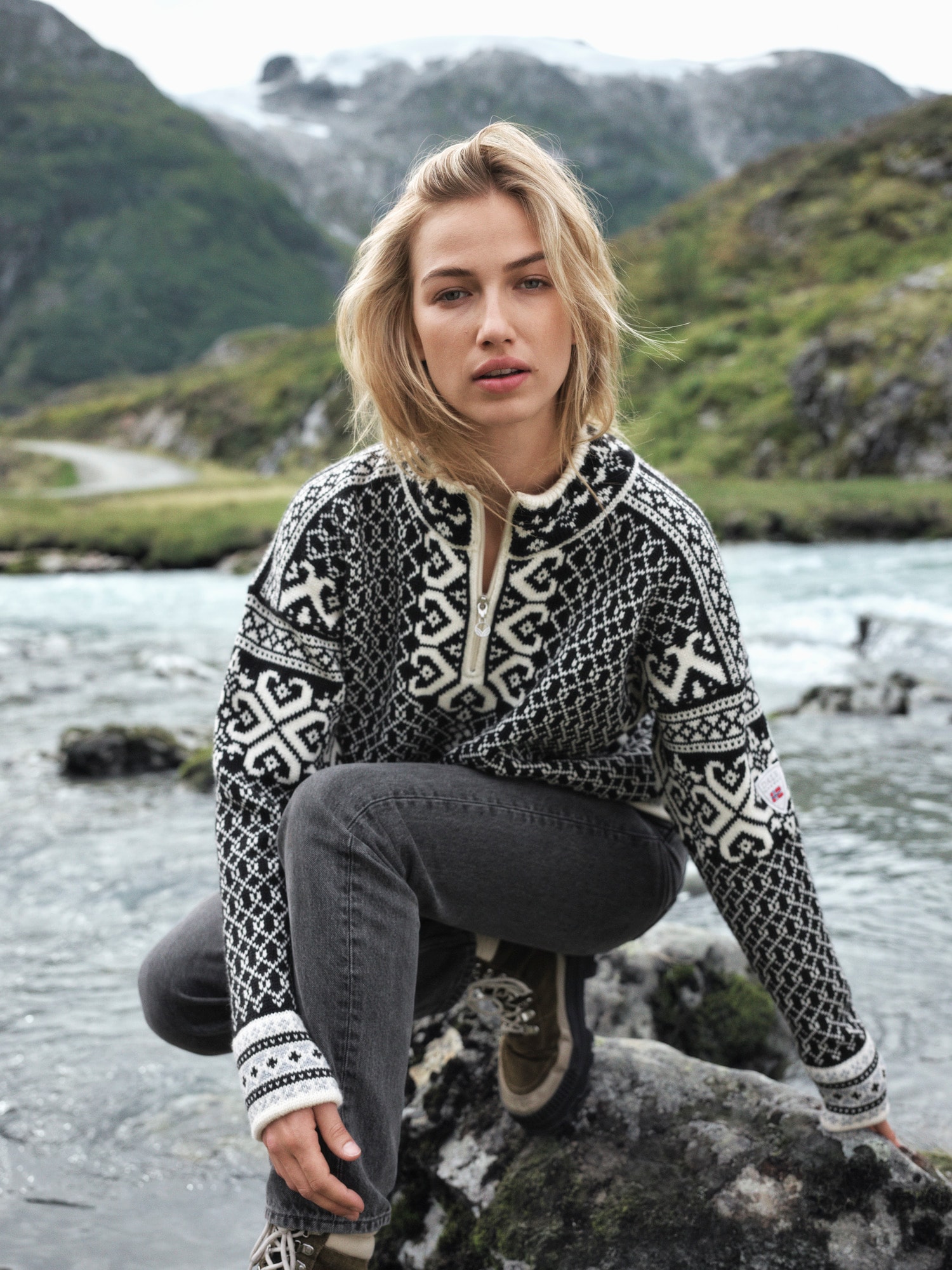Leknes Fem Sweater Coffee Offwhite Metal - Dale of Norway