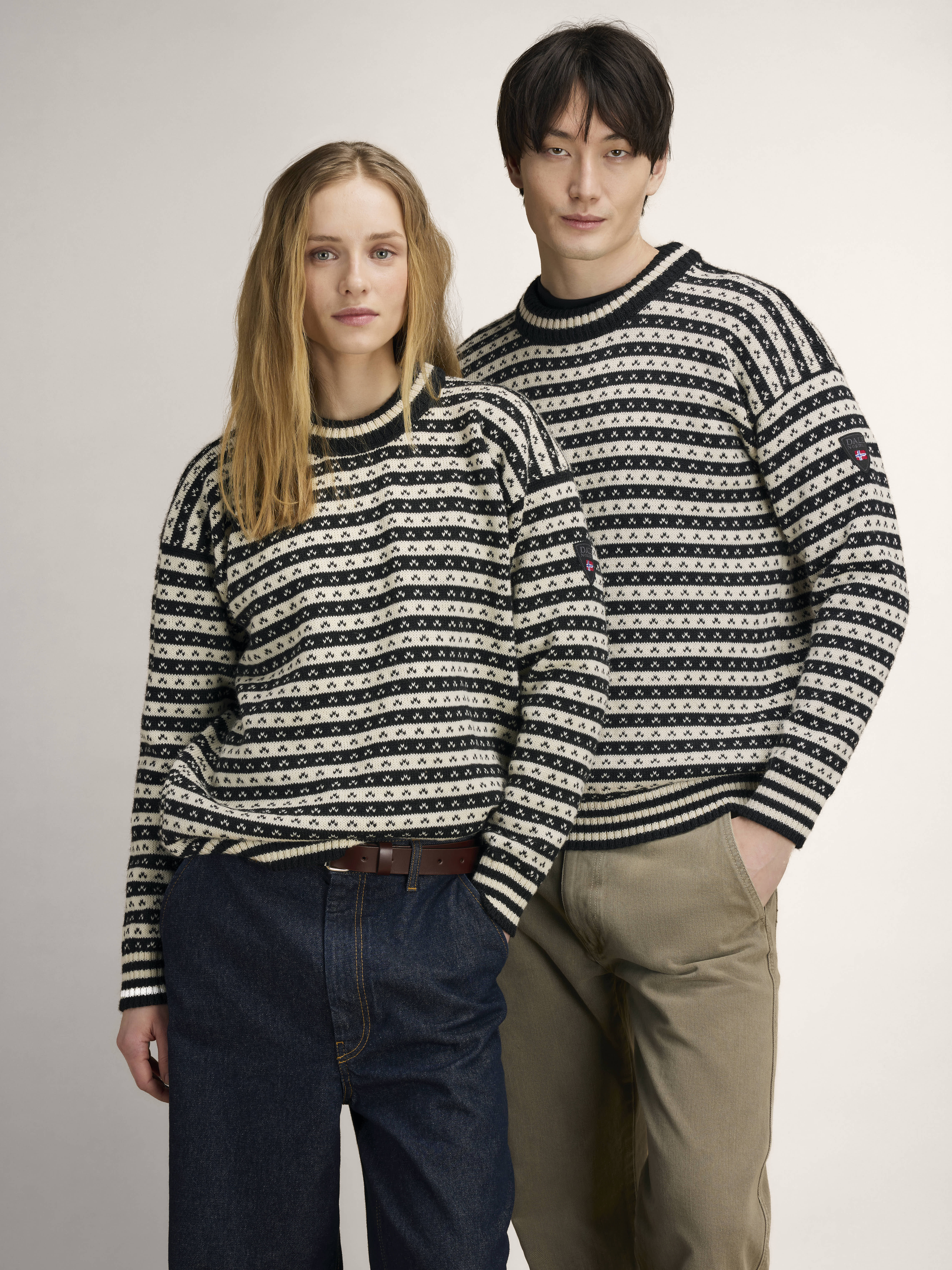 Skipsleia Unisex Sweater Black Offwhite