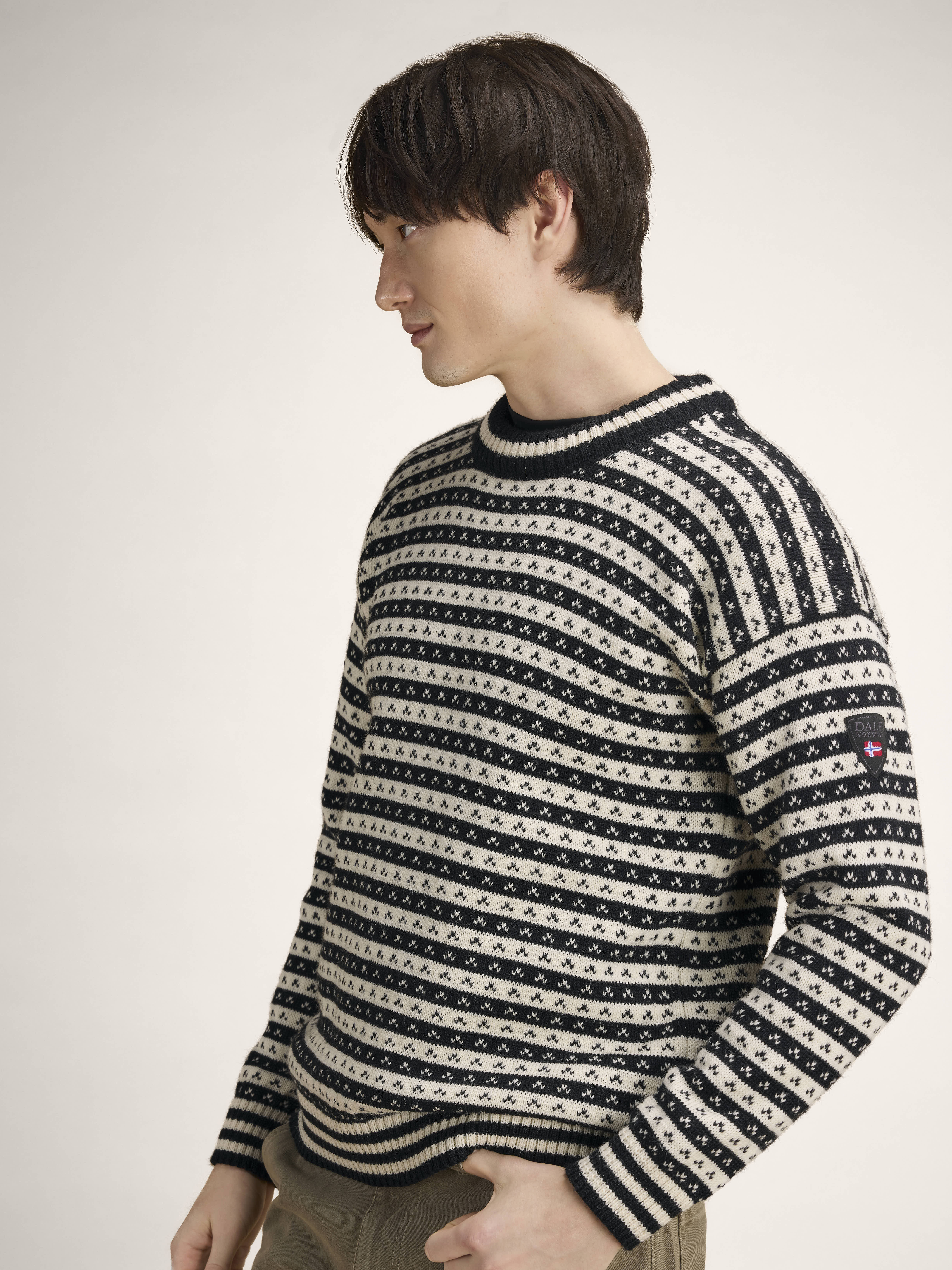 Skipsleia Unisex Sweater Black Offwhite