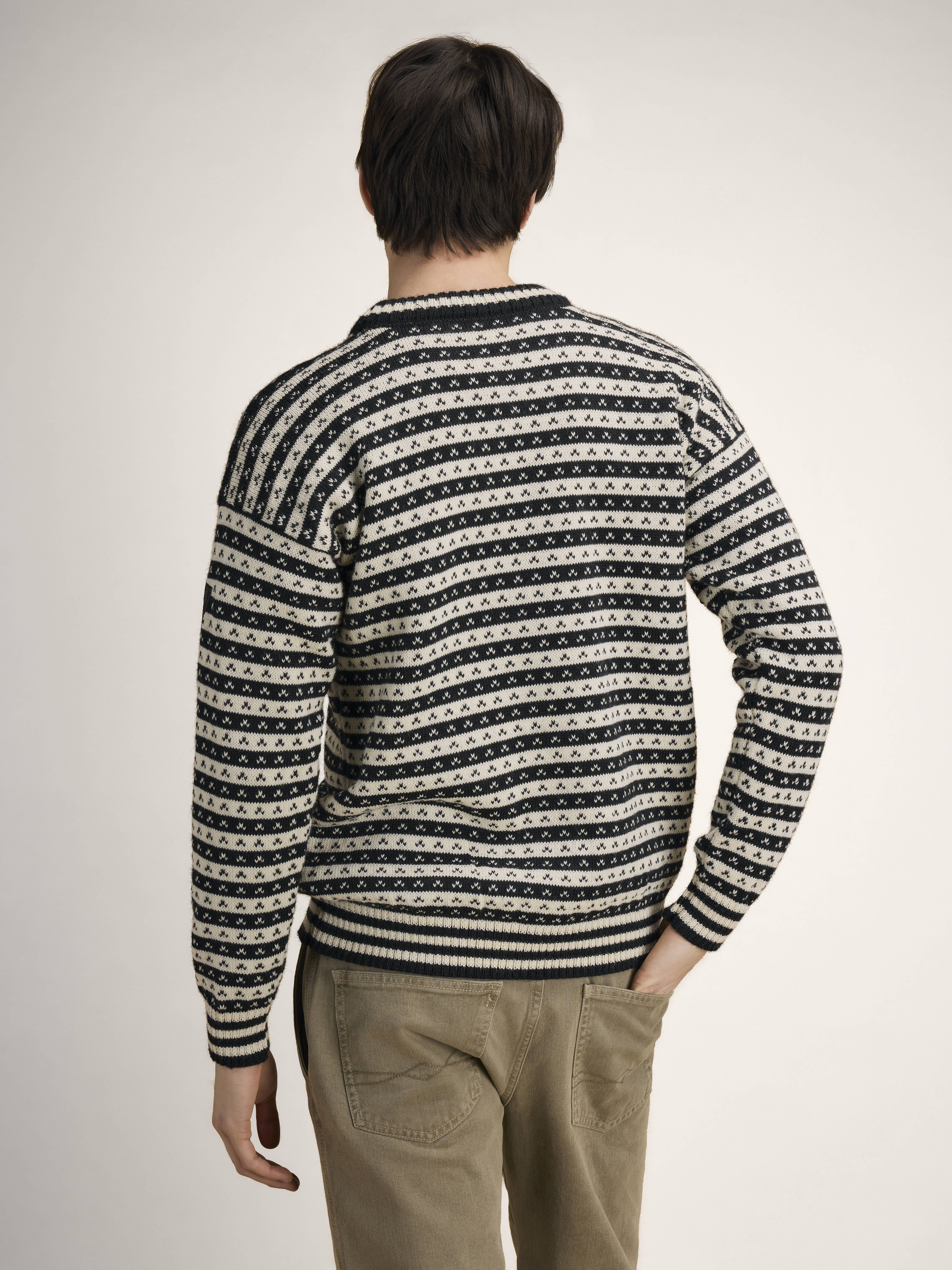 Skipsleia Unisex Sweater Black Offwhite
